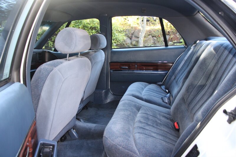 Used 1998 Buick Le Sabre Custom w/ Headliner Lighting Pkg FWD image 14