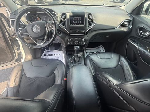 Used 2019 Jeep Cherokee Latitude Plus FWD image 16