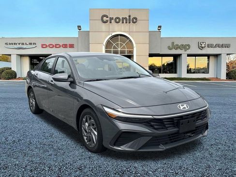 Used 2024 Hyundai Elantra SEL FWD image 1