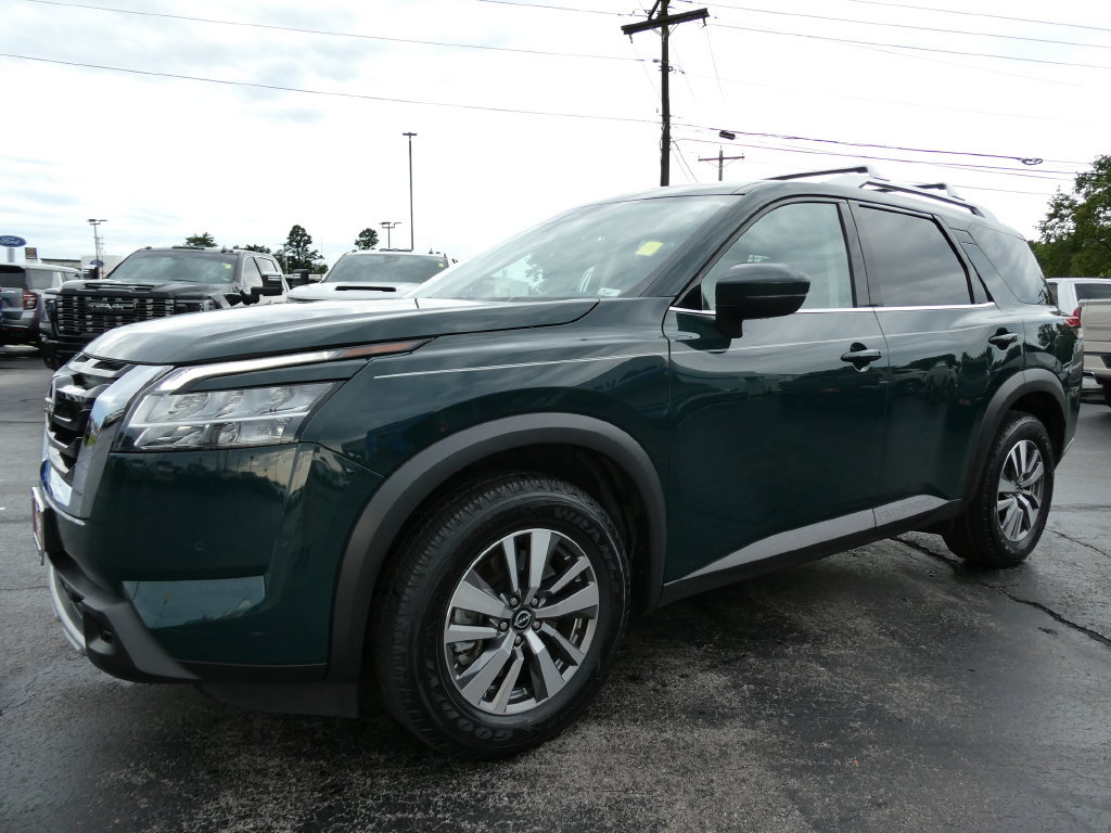 Used 2023 Nissan Pathfinder SL AWD/4WD image 10