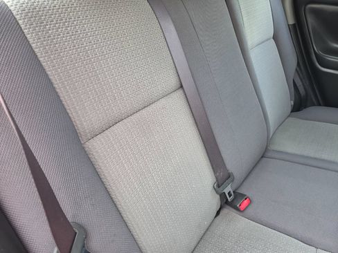 Used 2004 Toyota Matrix FWD image 34