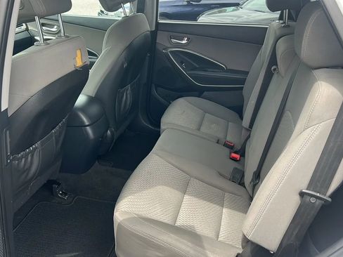 Used 2018 Hyundai Santa Fe SE AWD/4WD image 12