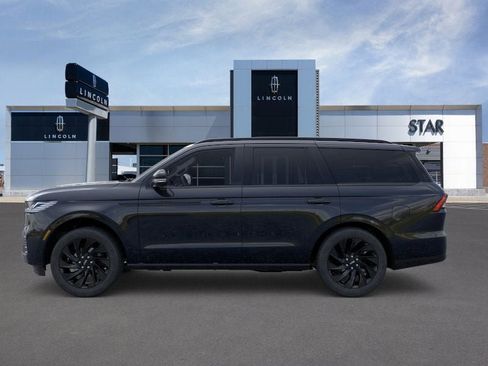New 2026 Lincoln Navigator Reserve w/ Jet Appearance Package image 3
