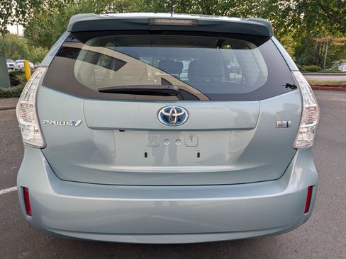 Used 2014 Toyota Prius V Five FWD image 5