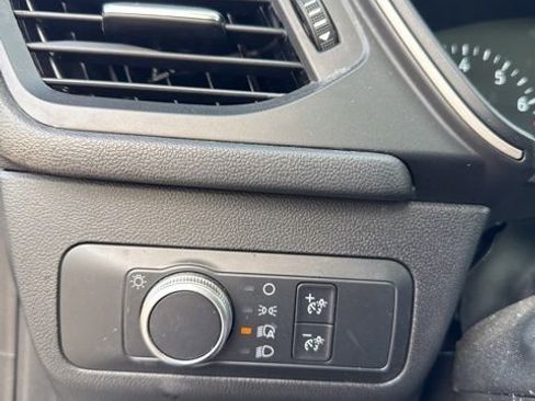 Used 2020 Ford Escape SE image 19