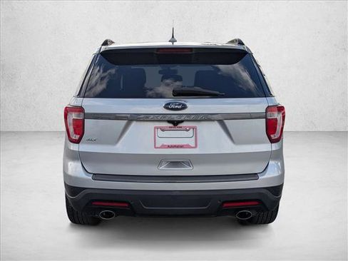 Used 2019 Ford Explorer XLT w/ Equipment Group 202A image 6
