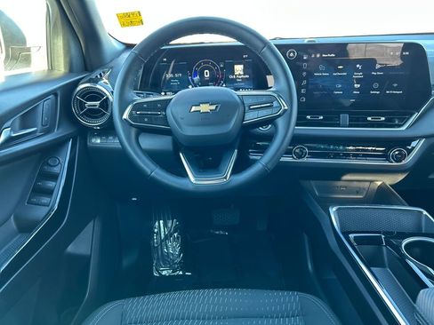 Used 2025 Chevrolet Equinox LT image 9