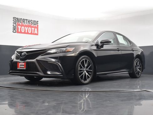 Used 2023 Toyota Camry SE w/ Cold Weather Package FWD image 34