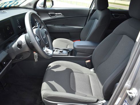 Used 2025 Kia Sportage LX AWD/4WD image 20