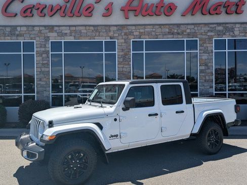 Used 2021 Jeep Gladiator Sport AWD/4WD image 1