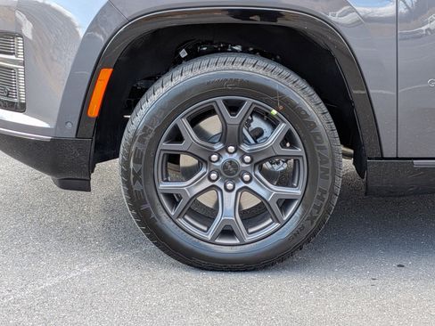 New 2026 Jeep Grand Wagoneer Limited AWD/4WD image 9