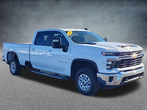 Used 2024 Chevrolet Silverado 2500 LT image 4