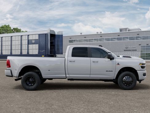 New 2026 RAM 3500 Laramie AWD/4WD image 21