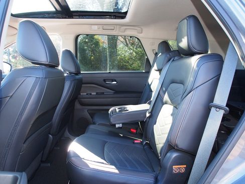 Used 2023 Nissan Pathfinder Platinum w/ Black Appearance Package image 20