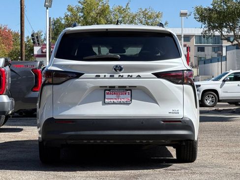 Certified 2024 Toyota Sienna XLE FWD image 4