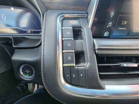 Used 2023 Chevrolet Suburban Premier image 38