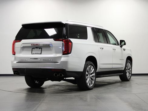 Used 2024 GMC Yukon XL Denali AWD/4WD image 4