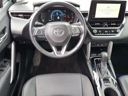 Used 2024 Toyota Corolla Cross XLE image 12