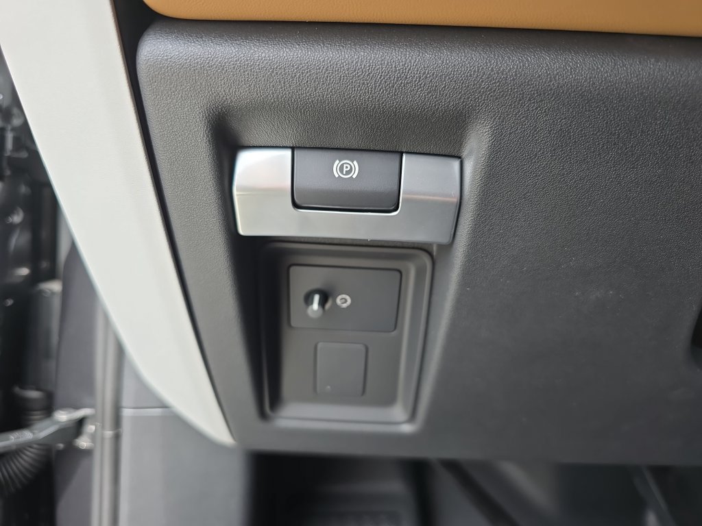 New 2026 Land Rover Defender 110 S AWD/4WD image 27