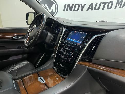 Used 2018 Cadillac Escalade ESV Luxury image 22