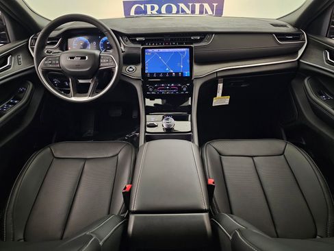 New 2025 Jeep Grand Cherokee Limited w/ Luxury Tech Group II image 16