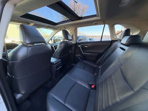 Used 2021 Toyota RAV4 Limited image 27