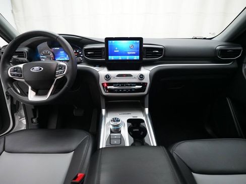 Used 2024 Ford Explorer XLT w/ Equipment Group 202A image 5