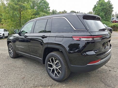 New 2025 Jeep Grand Cherokee Limited w/ Luxury Tech Group II image 3