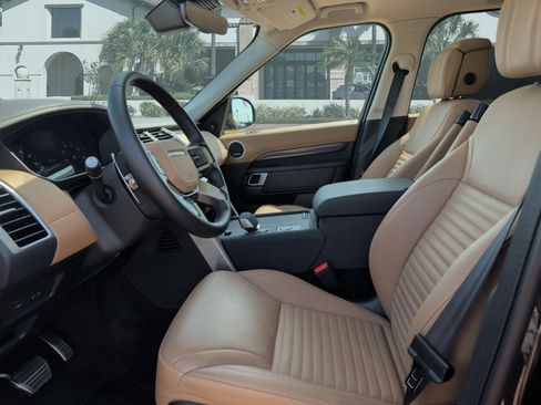 Used 2025 Land Rover Discovery Metropolitan Edition AWD/4WD image 11