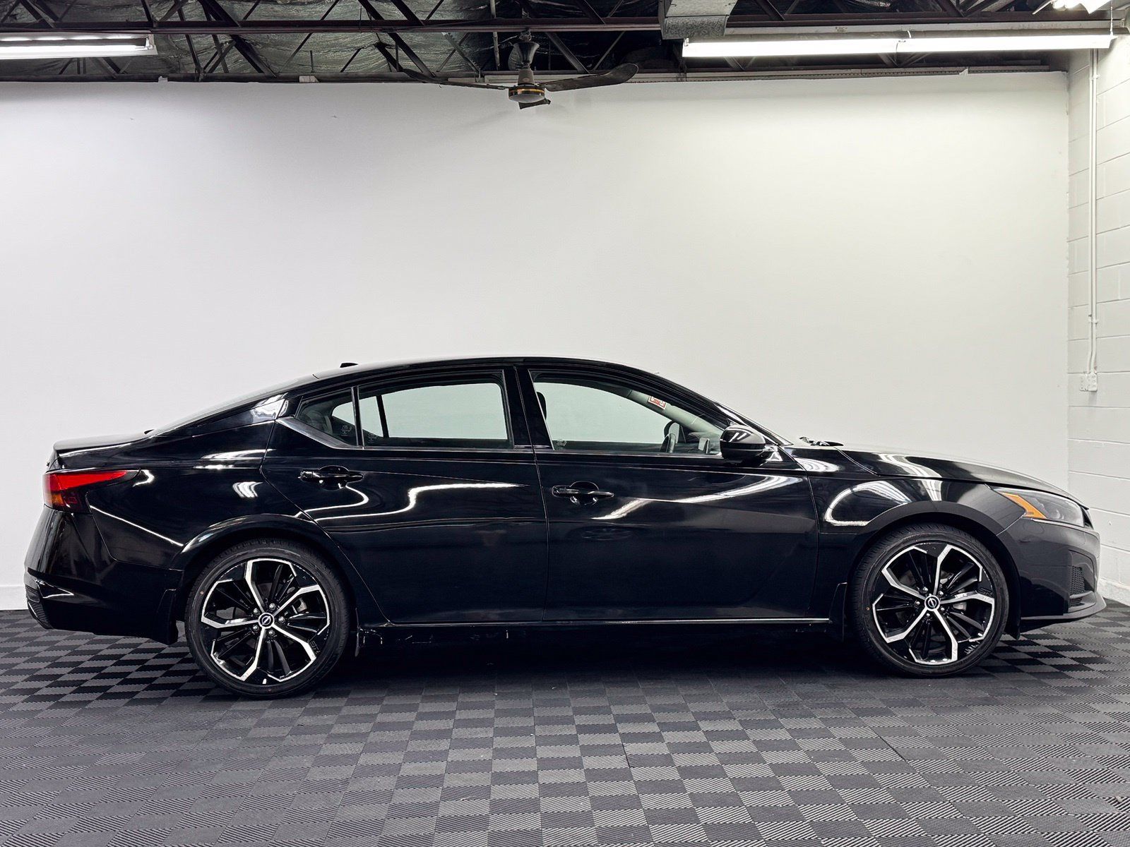 Certified 2024 Nissan Altima 2.5 SR FWD image 5