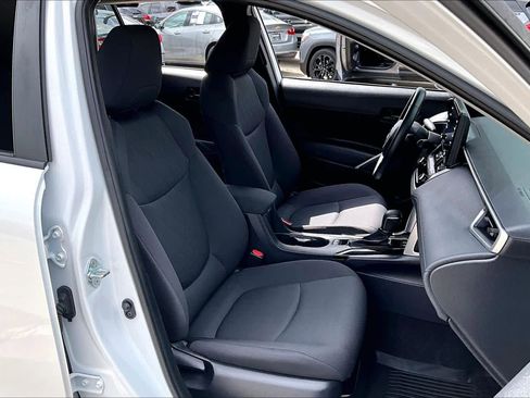 Used 2022 Toyota Corolla Cross LE w/ Moonroof Package image 9