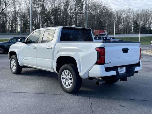 Used 2025 Toyota Tacoma SR5 image 3