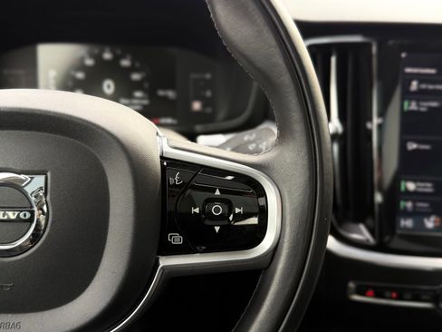 Used 2019 Volvo S60 T5 Momentum image 40