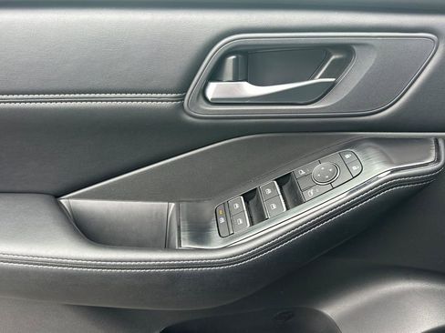 Used 2026 Nissan Rogue SL image 11