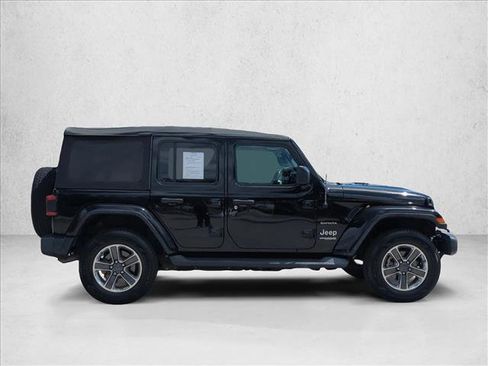 Used 2018 Jeep Wrangler Unlimited Sahara AWD/4WD image 4