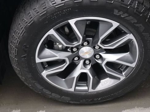 Used 2023 Chevrolet Silverado 1500 LT AWD/4WD image 28