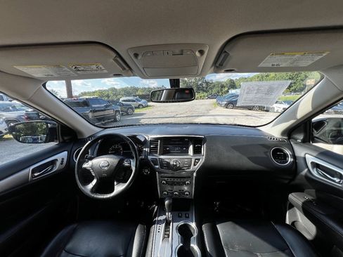 Used 2017 Nissan Pathfinder SL FWD image 12