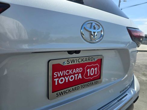 New 2026 Toyota Highlander Platinum AWD/4WD image 16