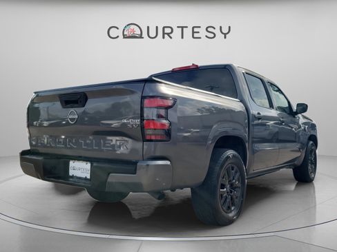 Used 2022 Nissan Frontier SV image 5