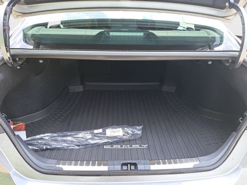 Used 2025 Toyota Camry XSE FWD image 12