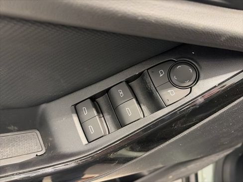 New 2026 Chevrolet Equinox LT w/ Convenience Package II FWD image 9
