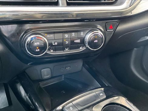 Used 2024 Chevrolet Trax ACTIV w/ Sunroof Package image 34