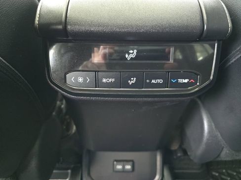 Used 2024 Toyota Highlander XLE image 34