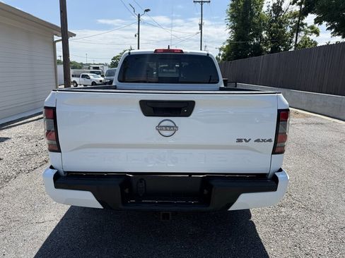 Used 2023 Nissan Frontier SV AWD/4WD image 2