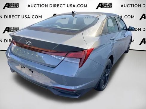 Used 2022 Hyundai Elantra SEL FWD image 17