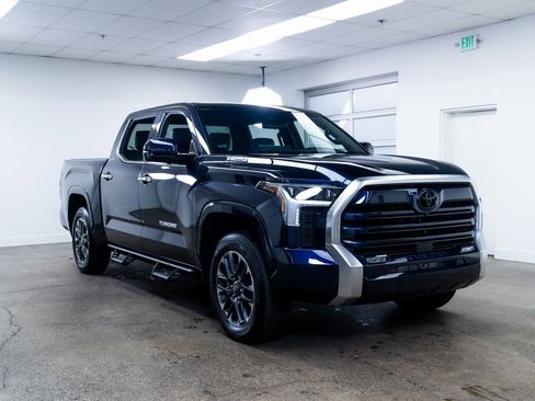 Used 2025 Toyota Tundra Limited AWD/4WD image 24