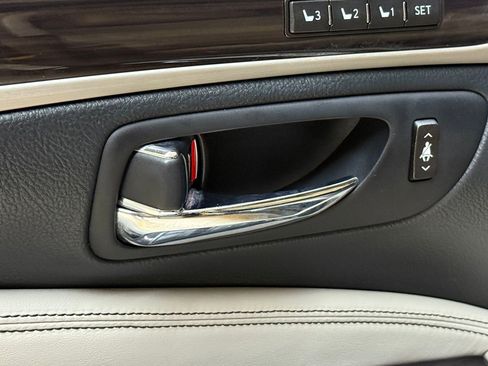 Used 2014 Lexus LS 460 AWD image 25