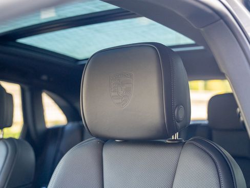 Certified 2026 Porsche Macan AWD/4WD image 10