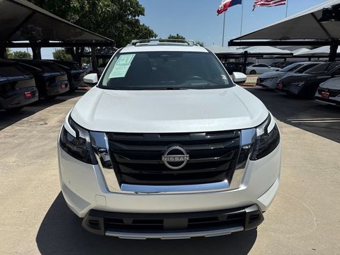 Certified 2025 Nissan Pathfinder Platinum w/ Cargo Package FWD image 8
