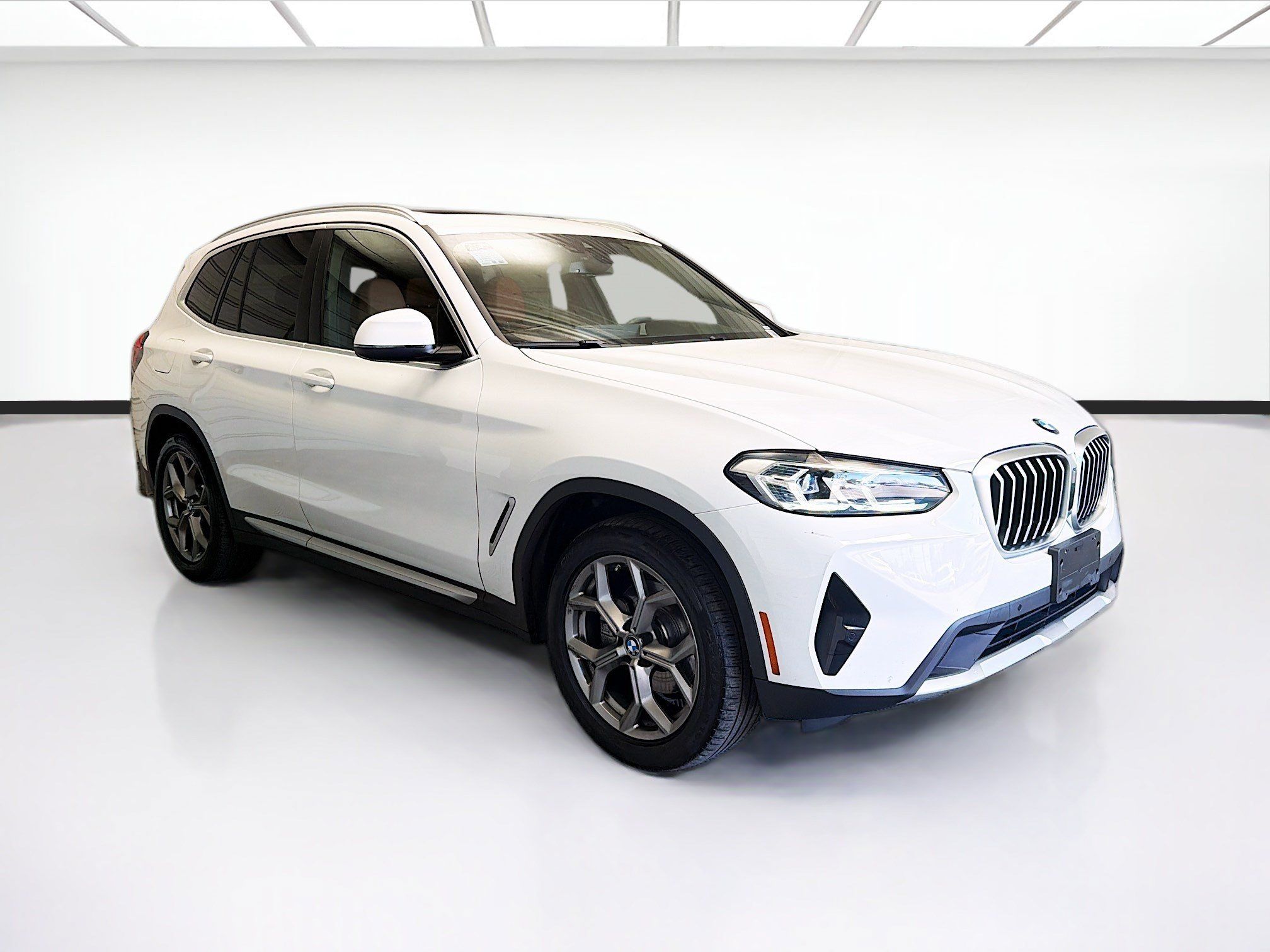 Used 2023 BMW X3 xDrive30i w/ Premium Package AWD/4WD image 3